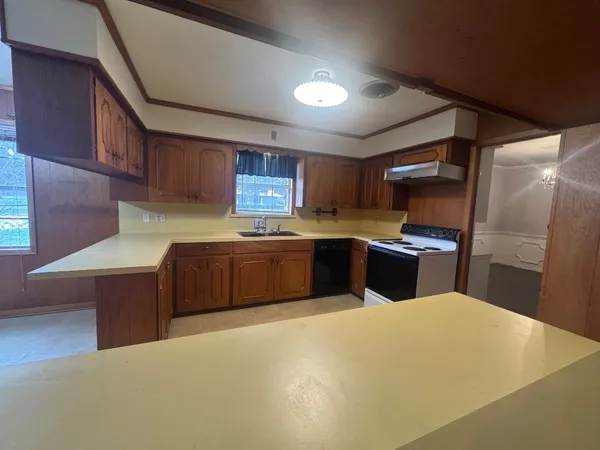 $325,000 | 307 Market Street, Louise, TX 77455