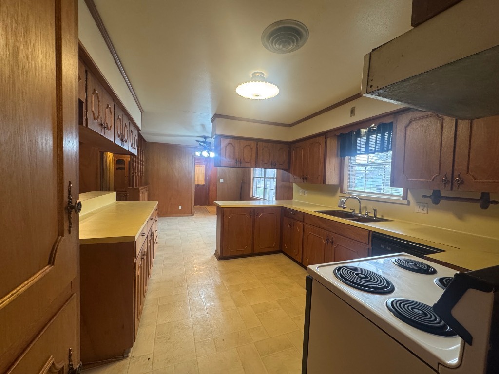 307 Market Street Louise, TX 77455 - Photo 5 of 46