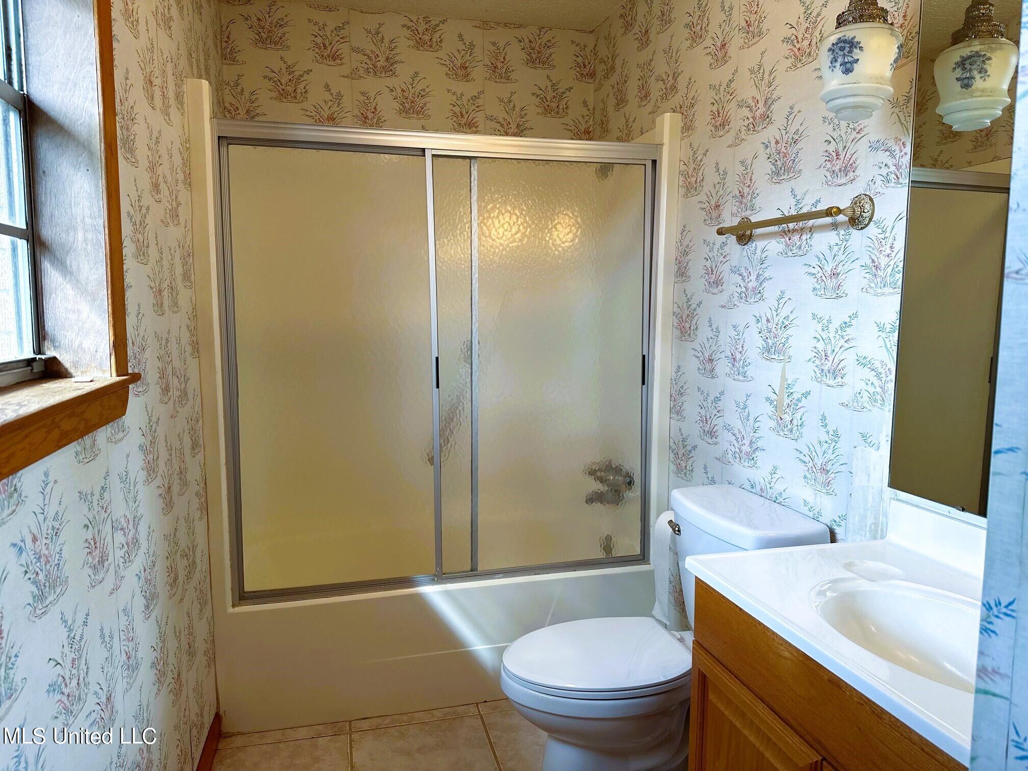 17419 Orange Grove Road Gulfport, MS 39503 - Photo 18 of 21 Master Bath