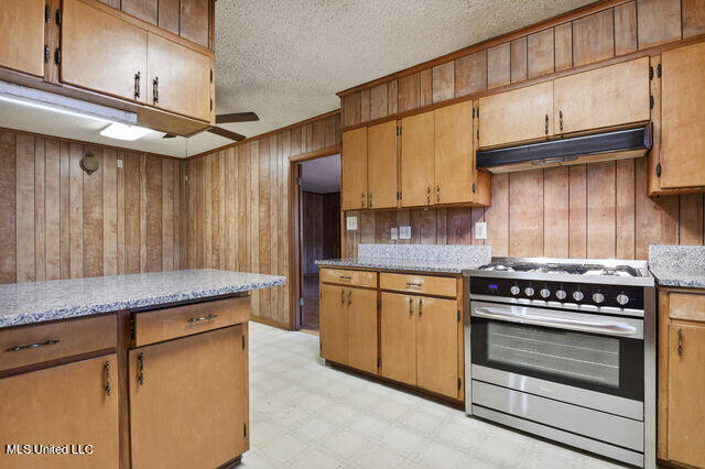 17419 Orange Grove Road Gulfport, MS 39503 - Photo 10 of 21 Kitchen