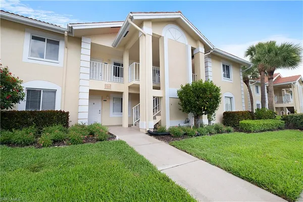 $1,950 | 7791 Esmeralda Way, Unit 203, Naples, FL 34109