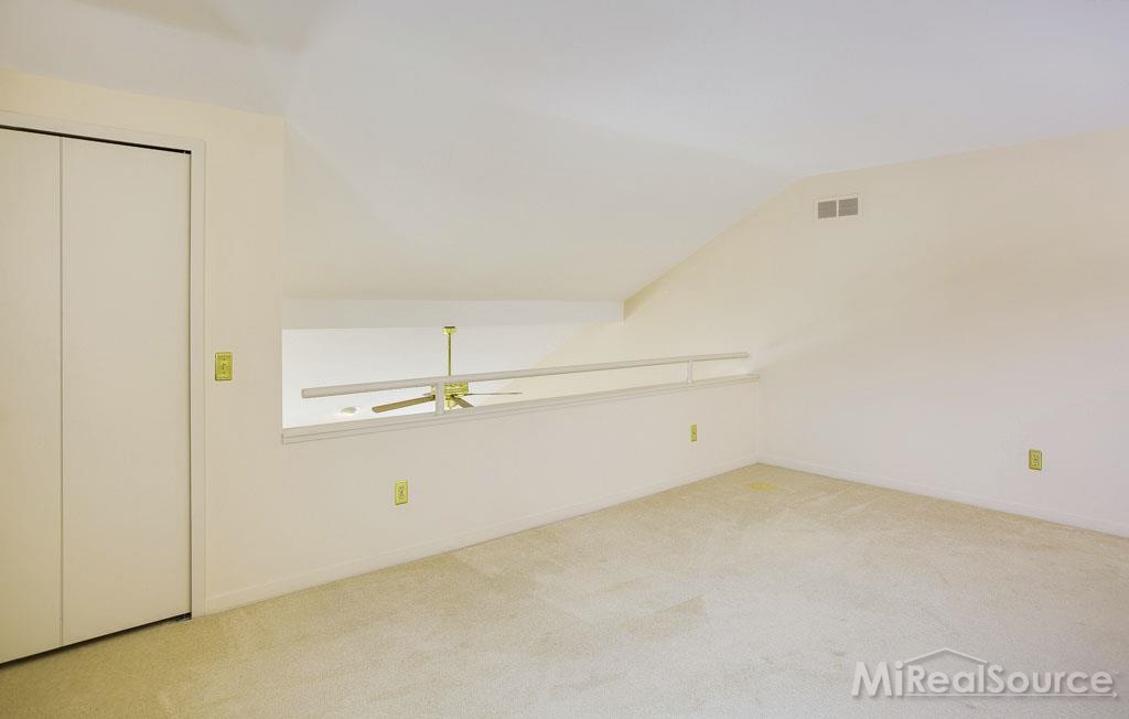 624 Ashley Circle East Rochester, MI 48307 - Photo 13 of 22 31230650-12.JPG