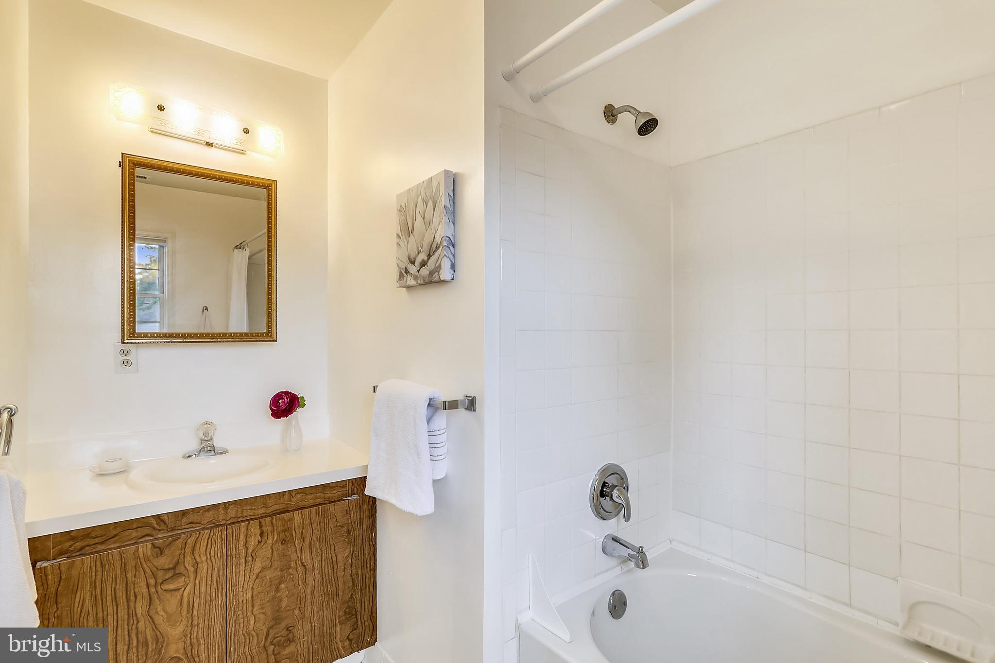1802 Sanford Road Silver Spring, MD 20902 - Photo 21 of 40 Full Bathroom - Upper Level