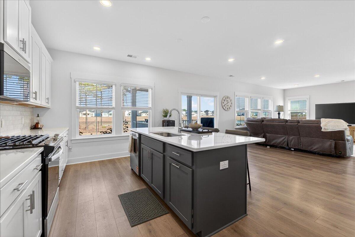 332 Calm Water Way Summerville, SC 29486 - Photo 8 of 40 15-Maddie Breggia - DSC09159