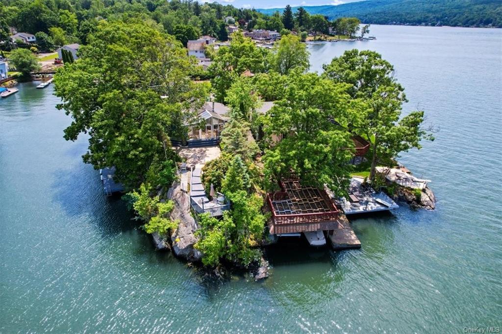 44 Cove Road Warwick, NY 10990 - Photo 3 of 22 a backyard of a house with lots of green space