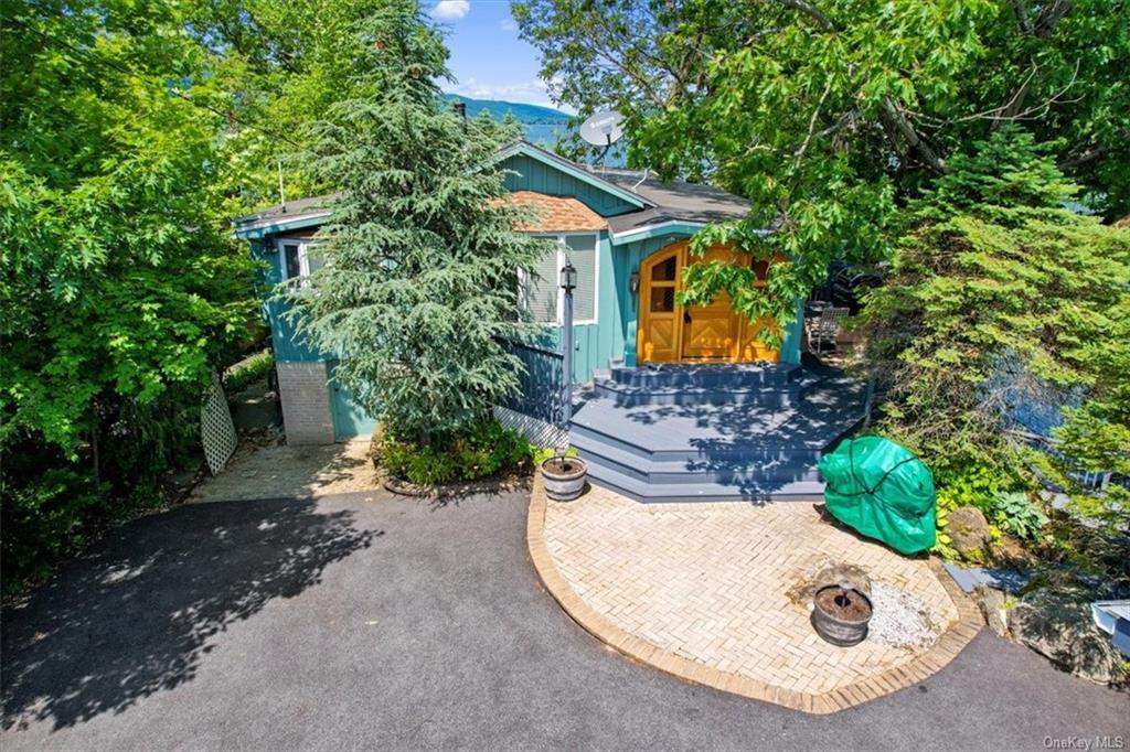 44 Cove Road Warwick, NY 10990 - Photo 5 of 22 front view of a house with a garden