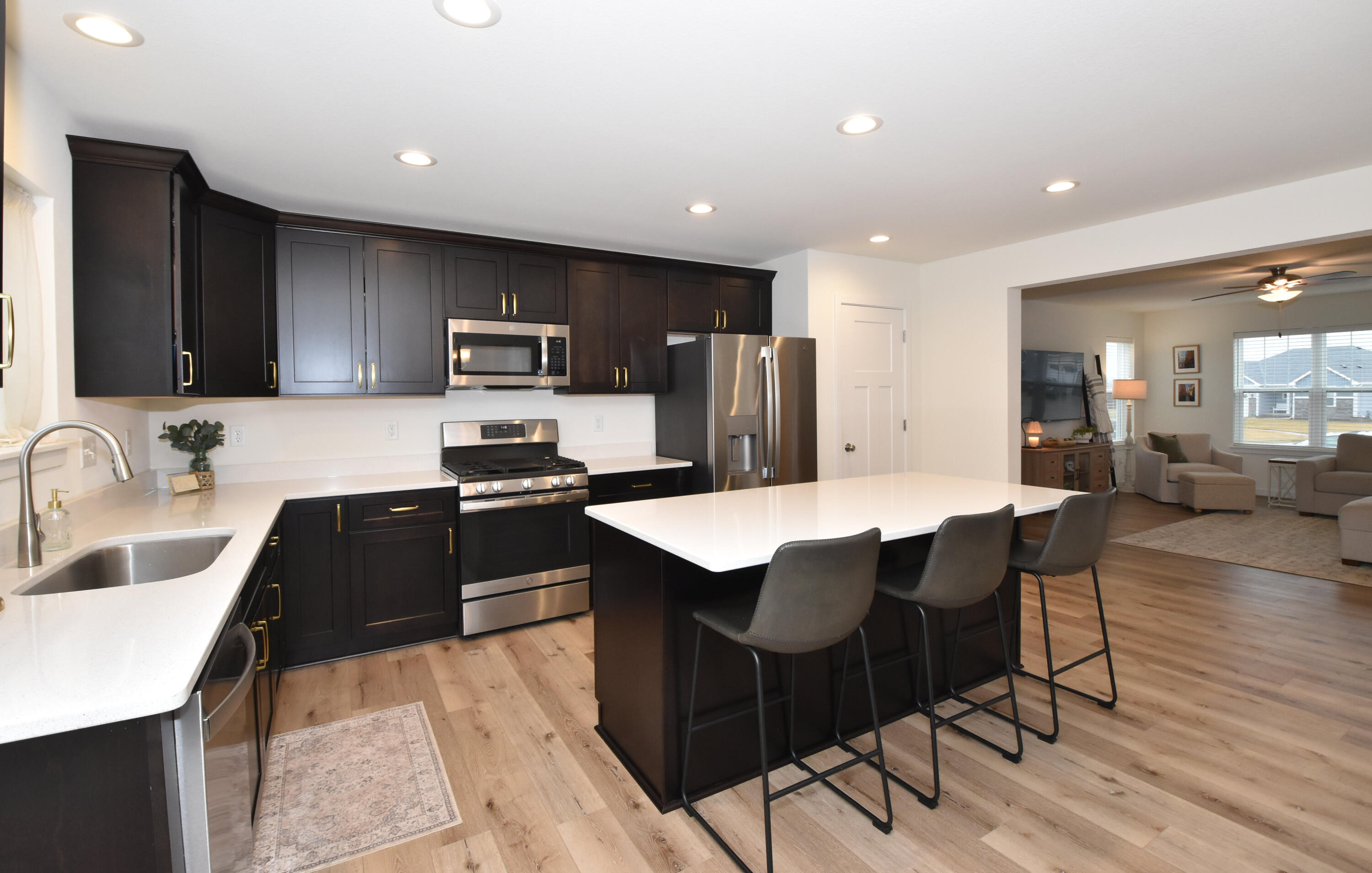 1870 Nottingham Court Union Grove, WI 53182 - Photo 9 of 38 Kitchen