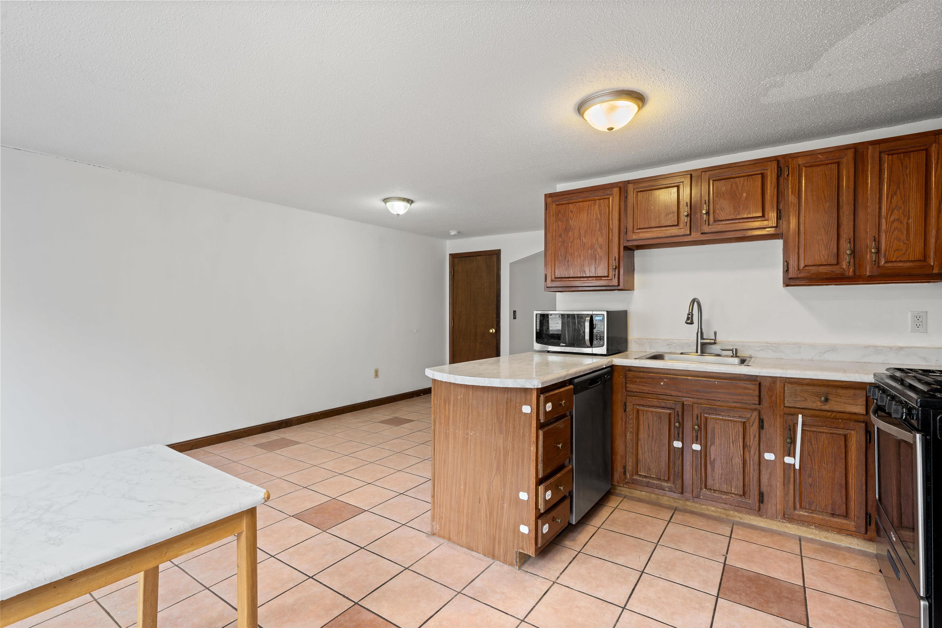 87 Sentry Way Merrimack, NH 03054 - Photo 6 of 31