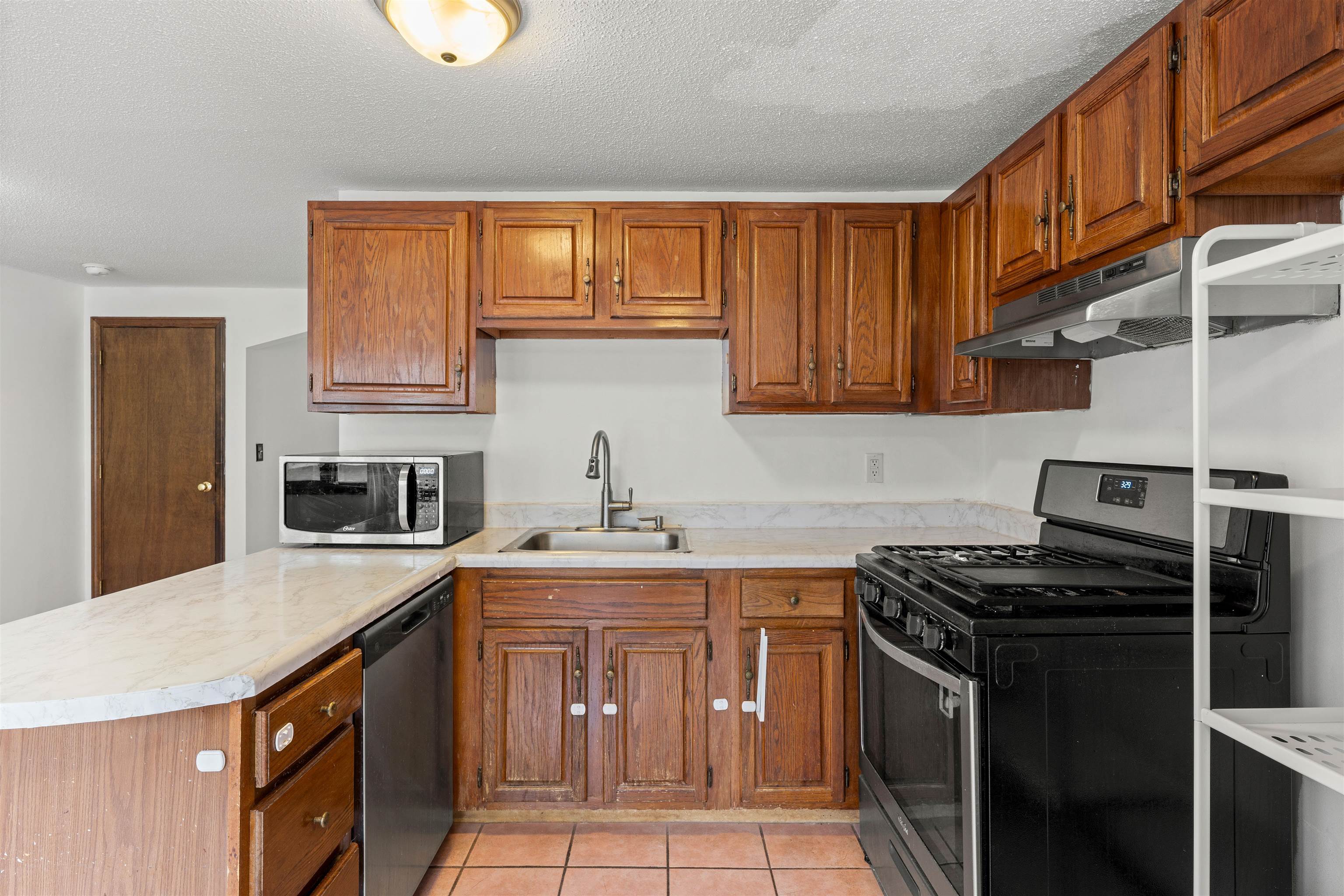 87 Sentry Way Merrimack, NH 03054 - Photo 7 of 31