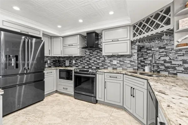$4,500 | 2425 Presidential Way, Unit PH1, West Palm Beach, FL 33401