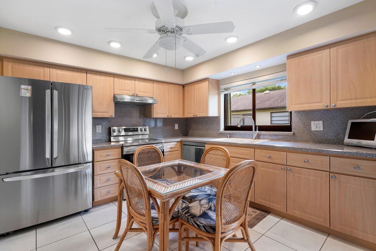 4895 Equestrian Circle, Unit B Boynton Beach, FL 33436 - Photo 11 of 31 Kitchen
