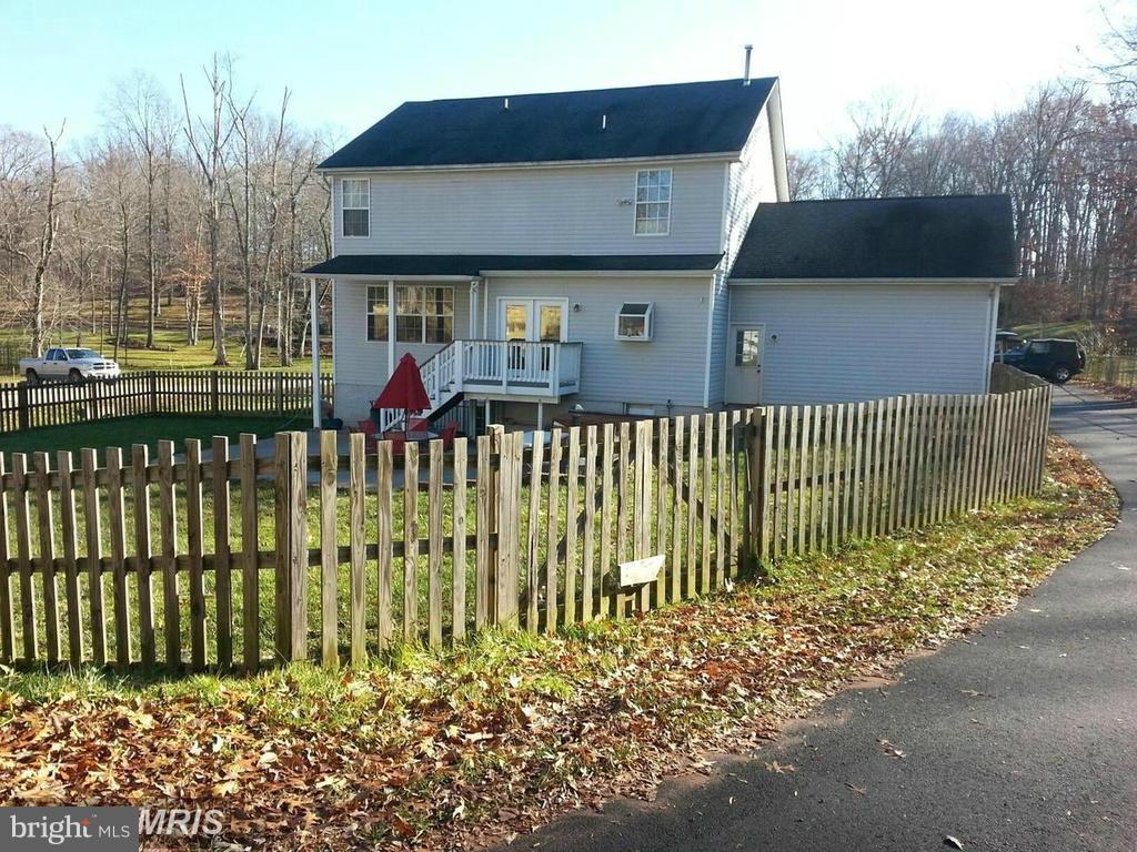 11708 Smithfield Road Manassas, VA 20112 - Photo 11 of 15 Exterior (Rear)