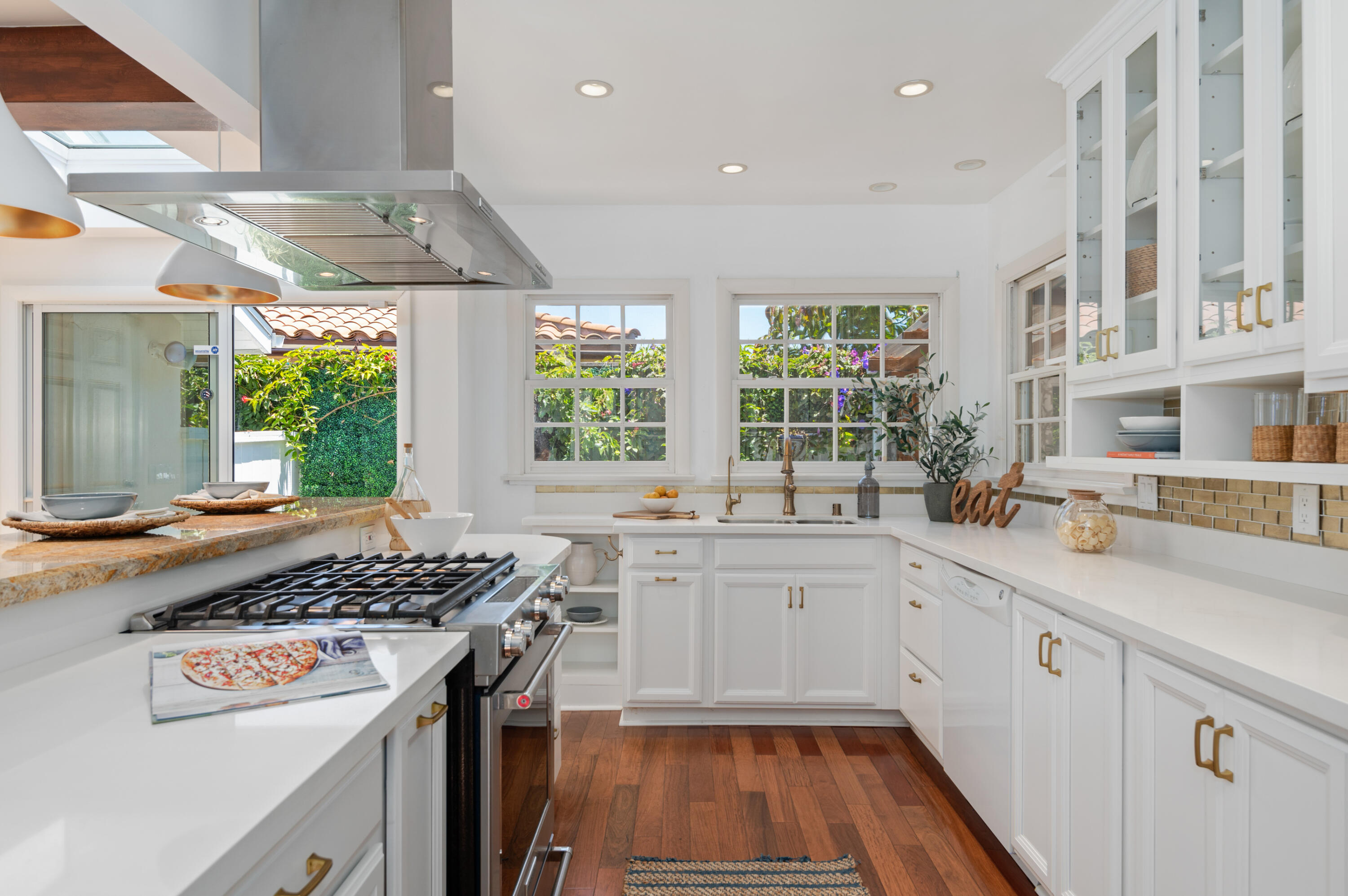 31 Cedar Lane Santa Barbara, CA 93108 - Photo 12 of 39 12 - Kitchen