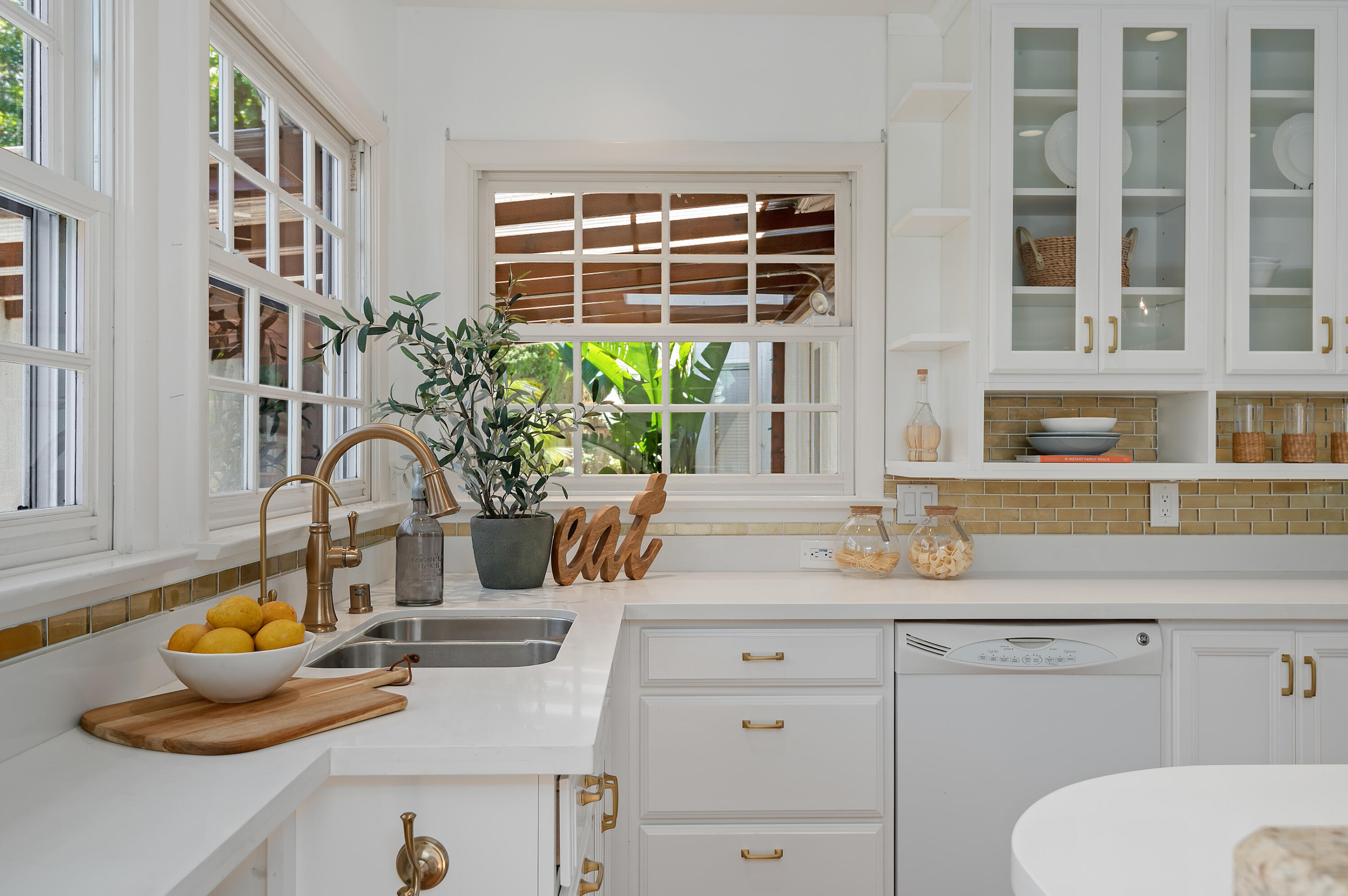31 Cedar Lane Santa Barbara, CA 93108 - Photo 13 of 39 13 - Kitchen