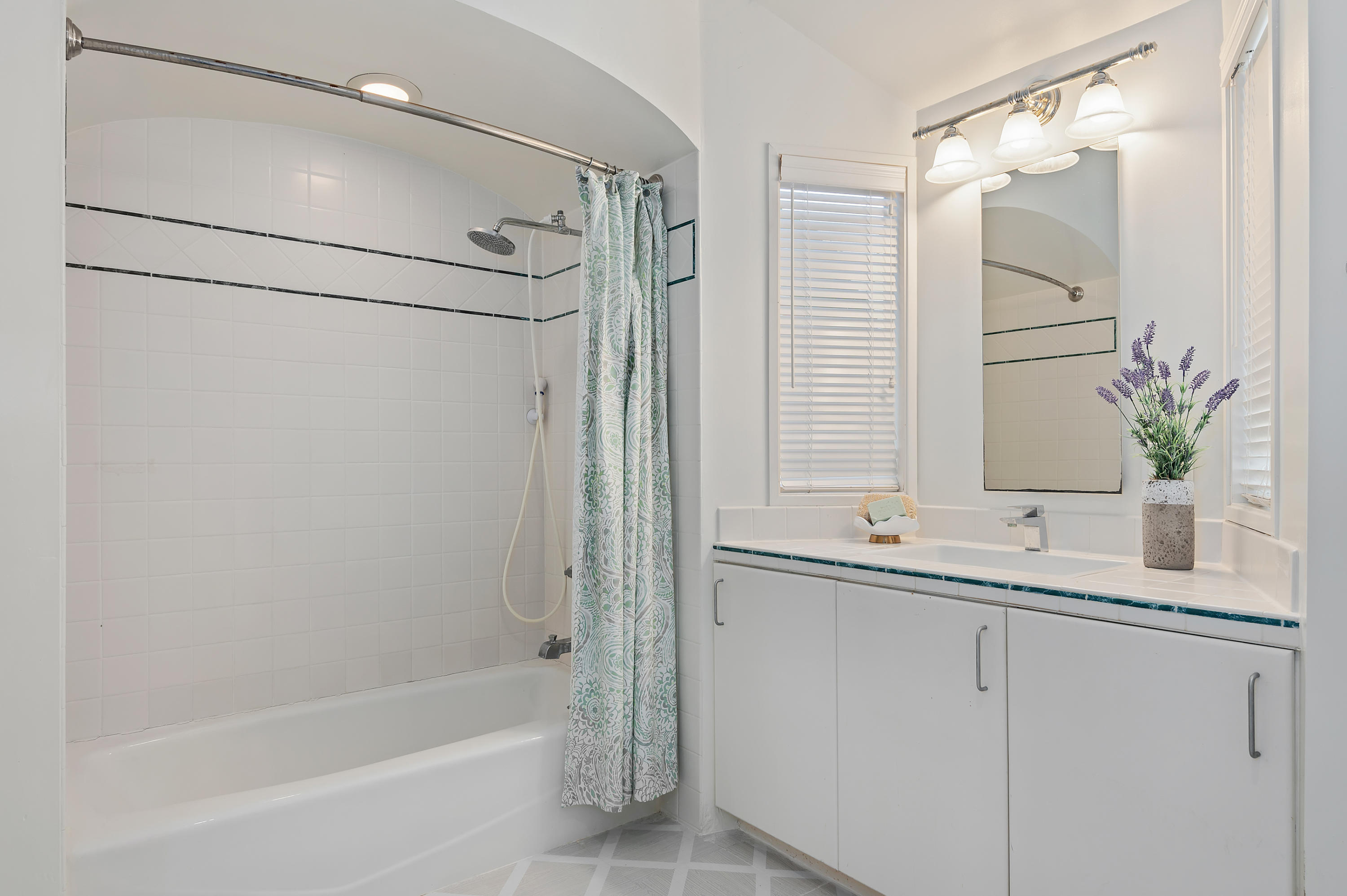 31 Cedar Lane Santa Barbara, CA 93108 - Photo 29 of 39 31 - Downstairs Bathroom