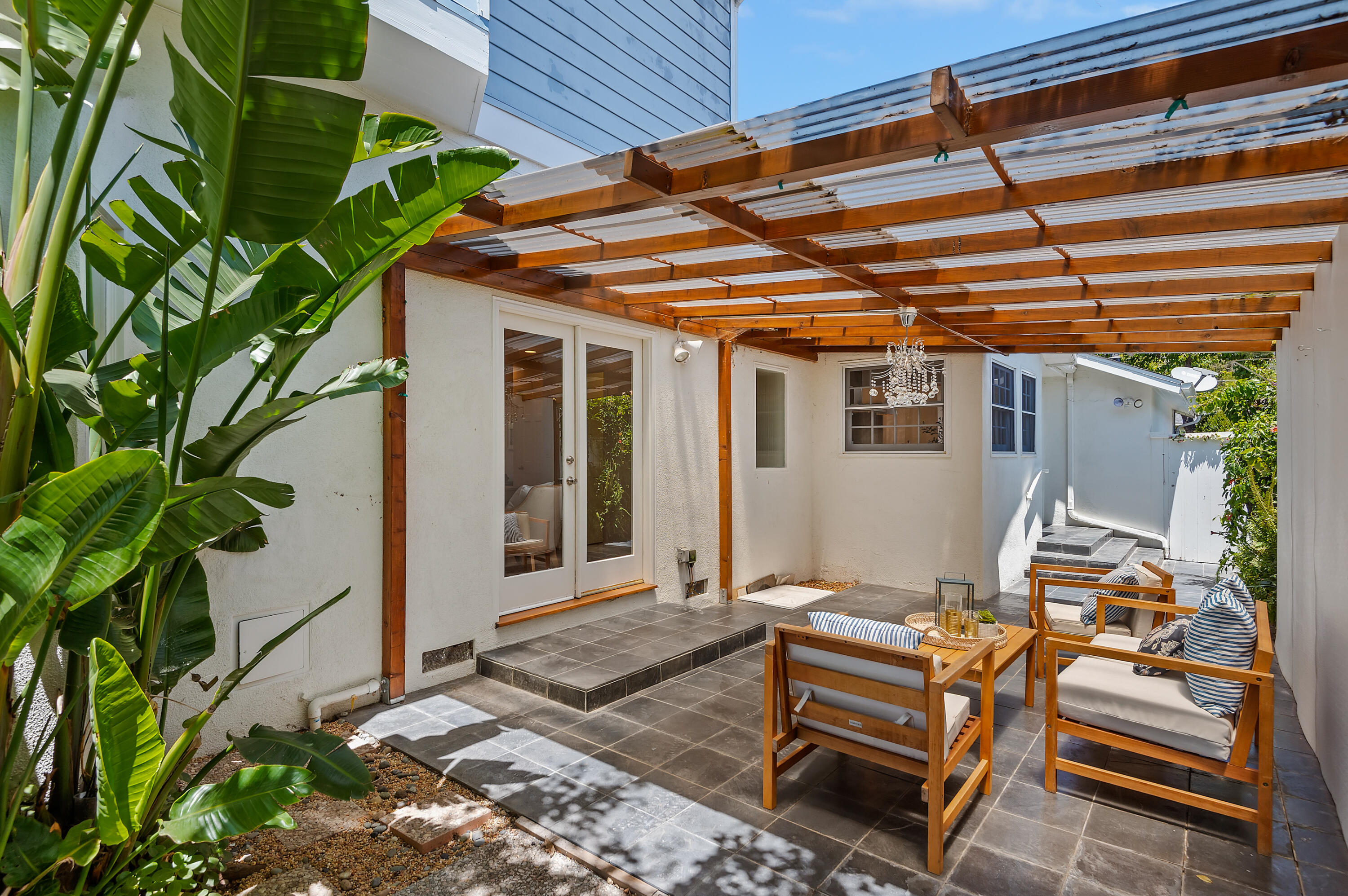 31 Cedar Lane Santa Barbara, CA 93108 - Photo 36 of 39 27 - Side Patio