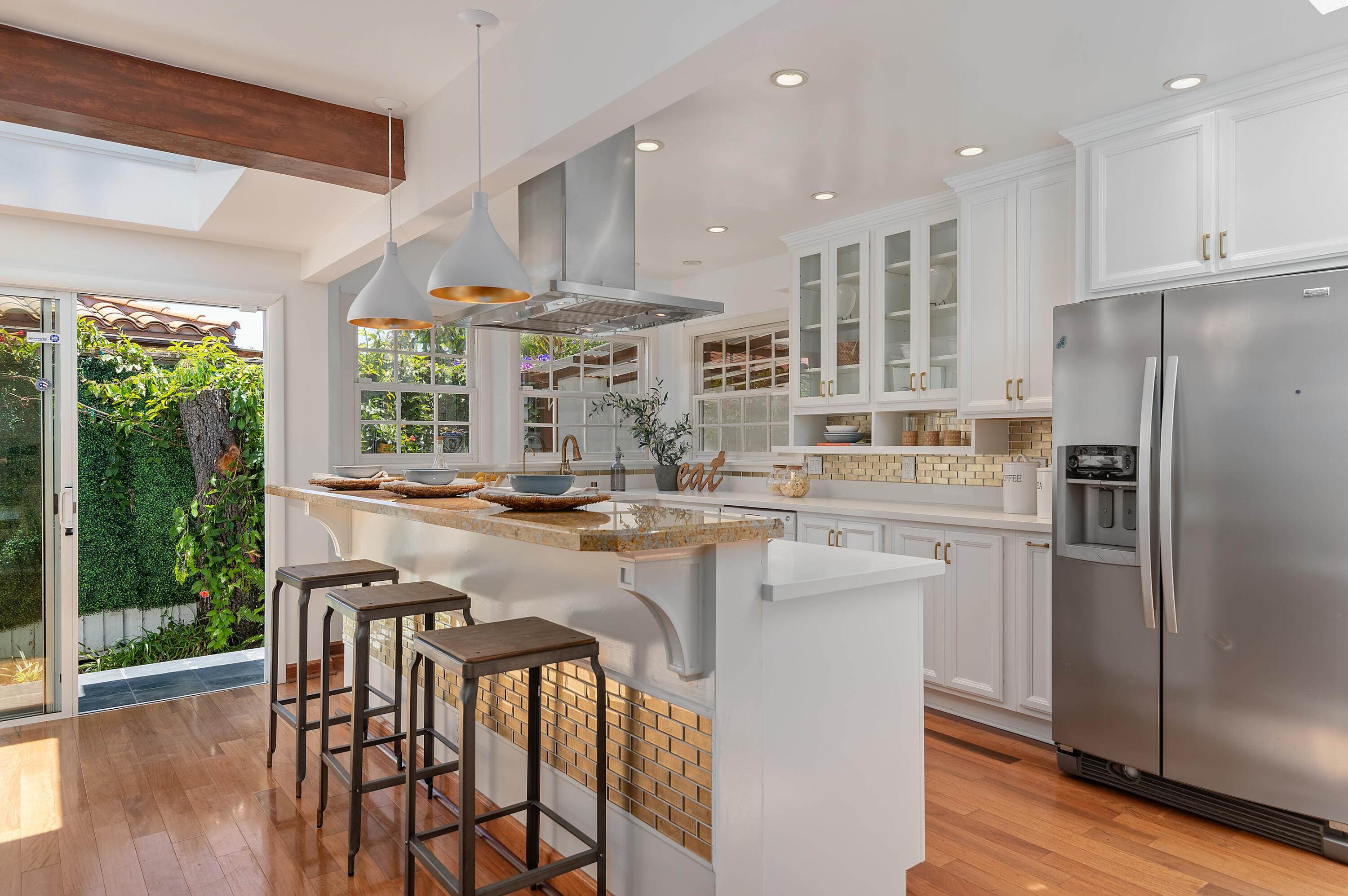 31 Cedar Lane Santa Barbara, CA 93108 - Photo 10 of 39 11 - Kitchen