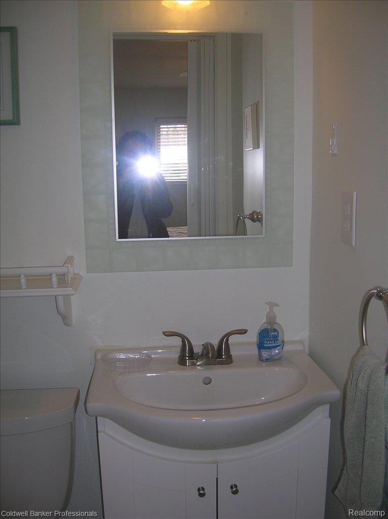 1245 Derby Road, Unit 4 Birmingham, MI 48009 - Photo 18 of 25 Master Lav