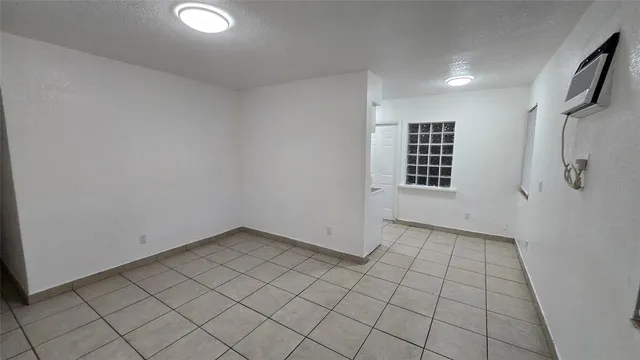 $1,600 | 16951 Northeast 18th Avenue, Unit 1, North Miami Beach, FL 33162