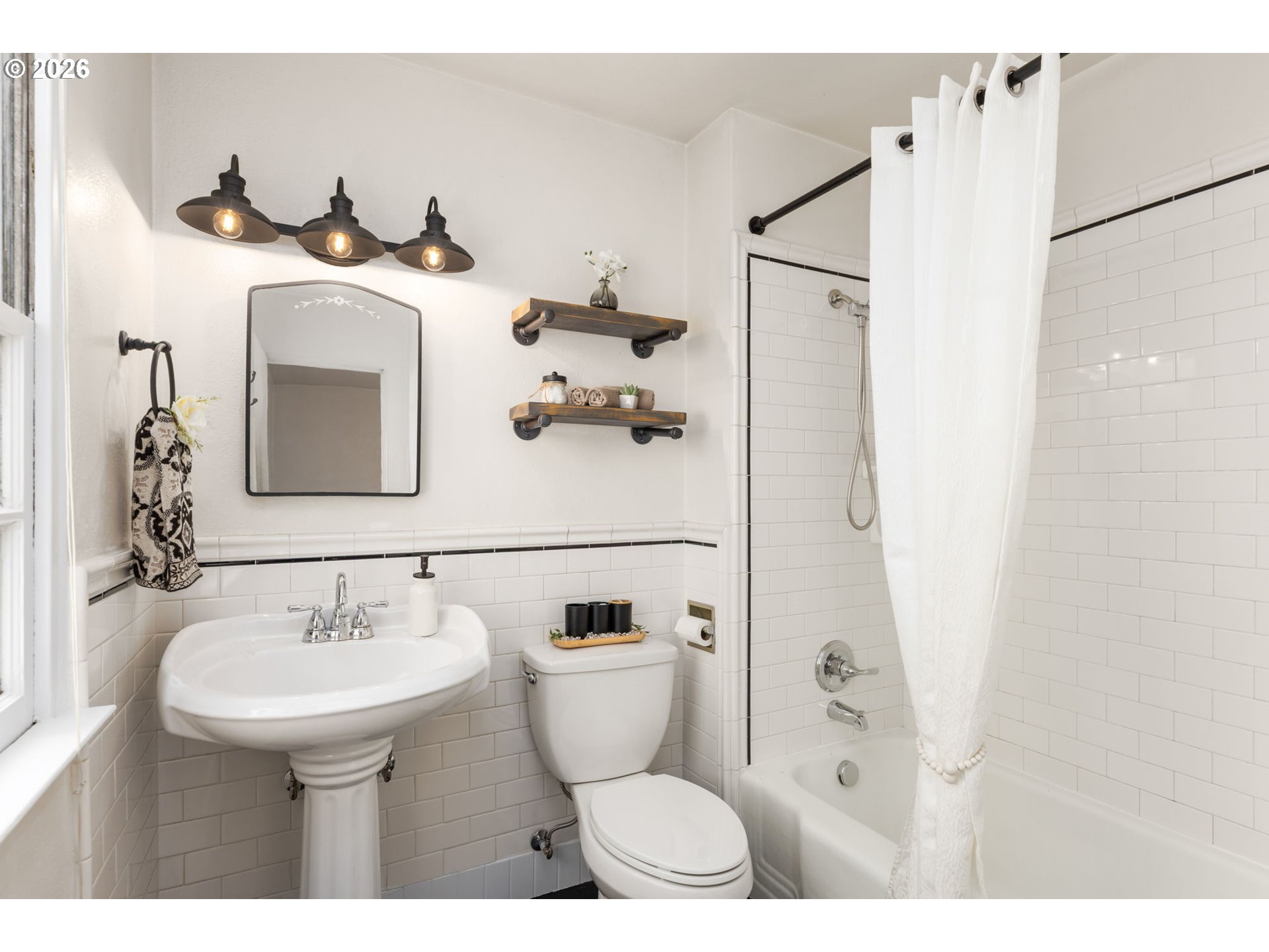 6811 Northeast Broadway Portland, OR 97213 - Photo 16 of 23 Bathroom