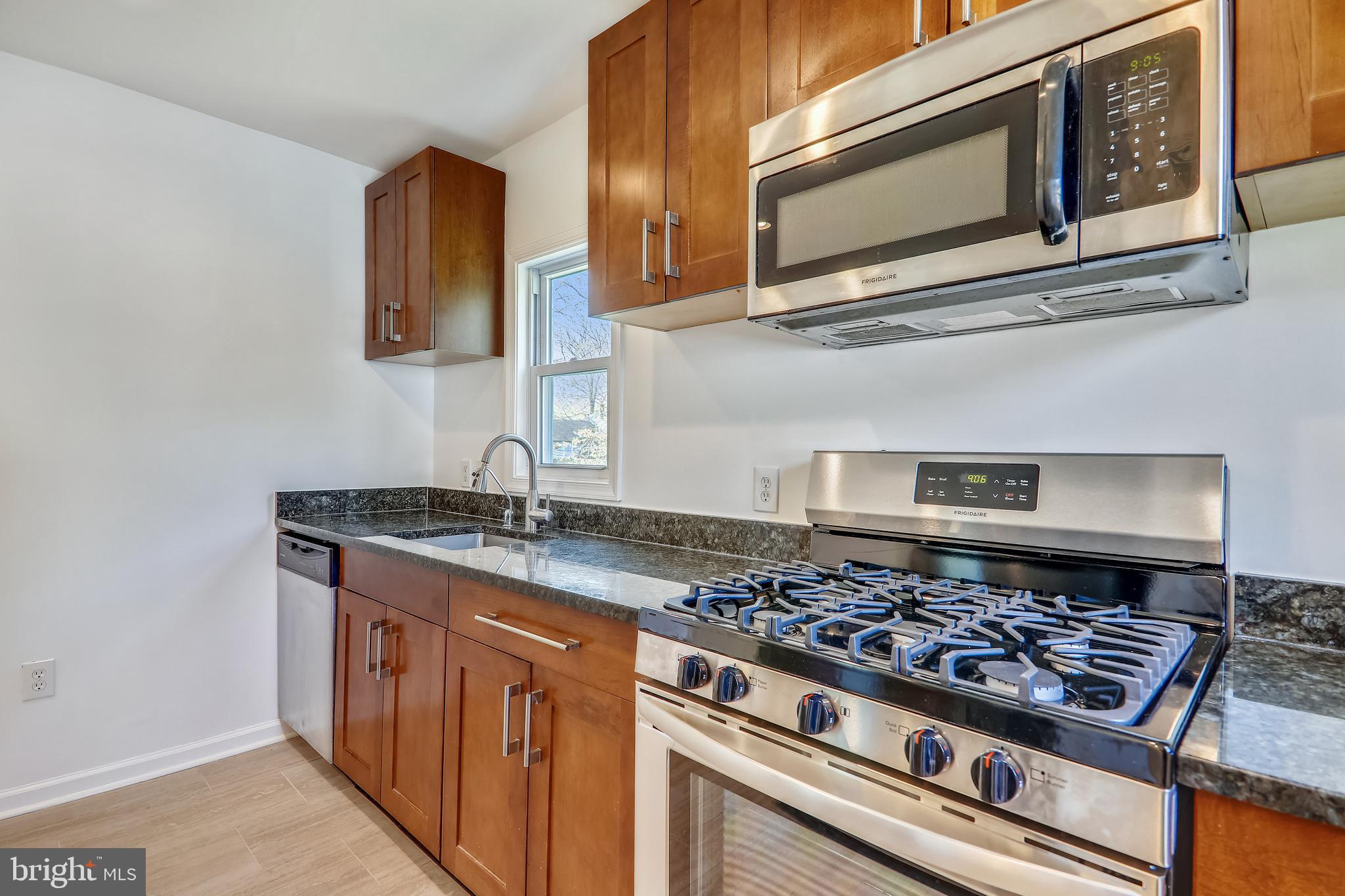 11506 Goodloe Road Silver Spring, MD 20906 - Photo 4 of 48 New gas range