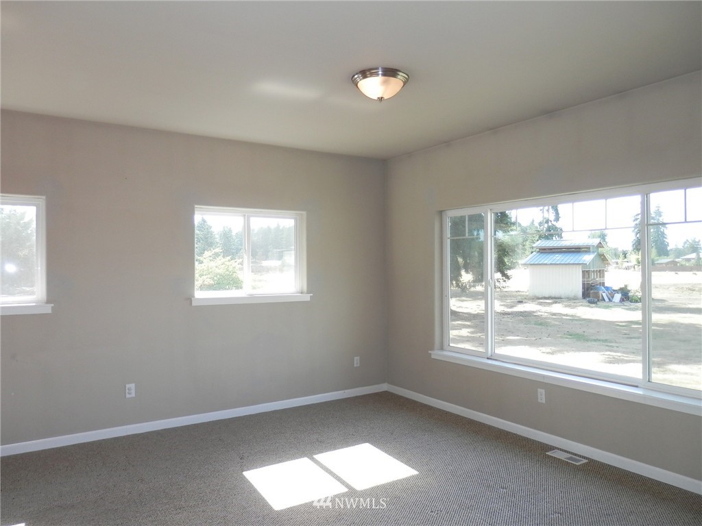 6321 192nd Lane Southwest Rochester, WA 98579 - Photo 9 of 19