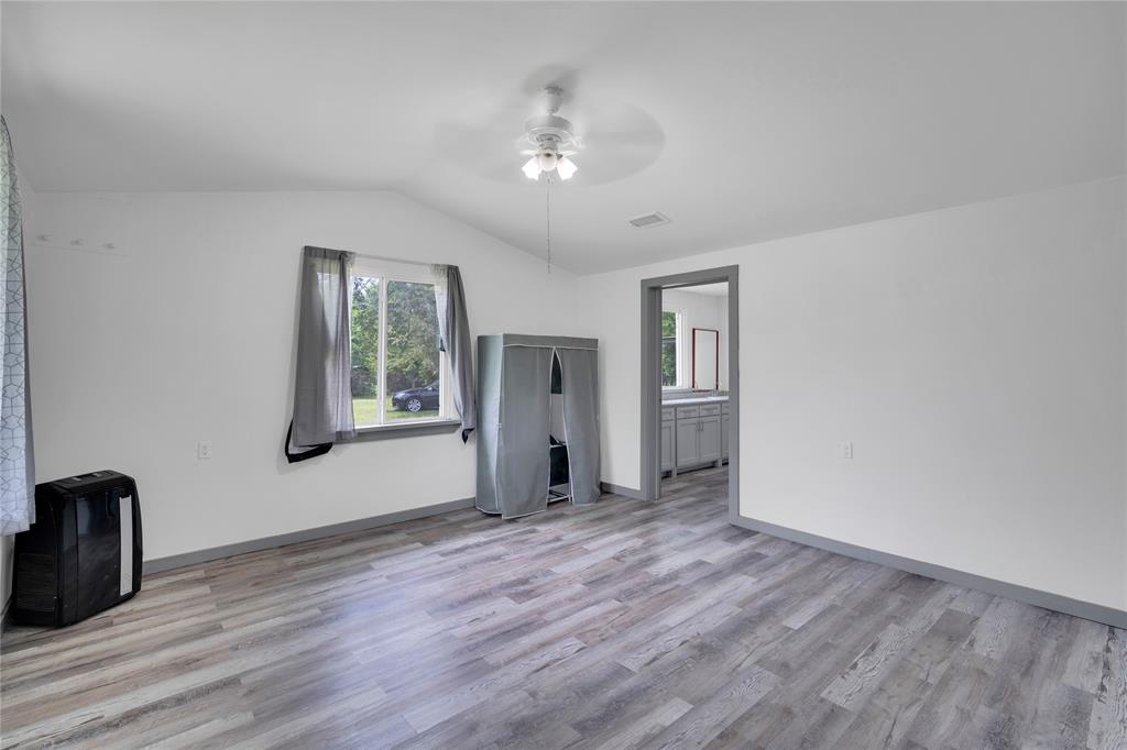 10476 County Road 313 Terrell, TX 75161 - Photo 23 of 40 a view of a livingroom with wooden floor and a ceiling fan