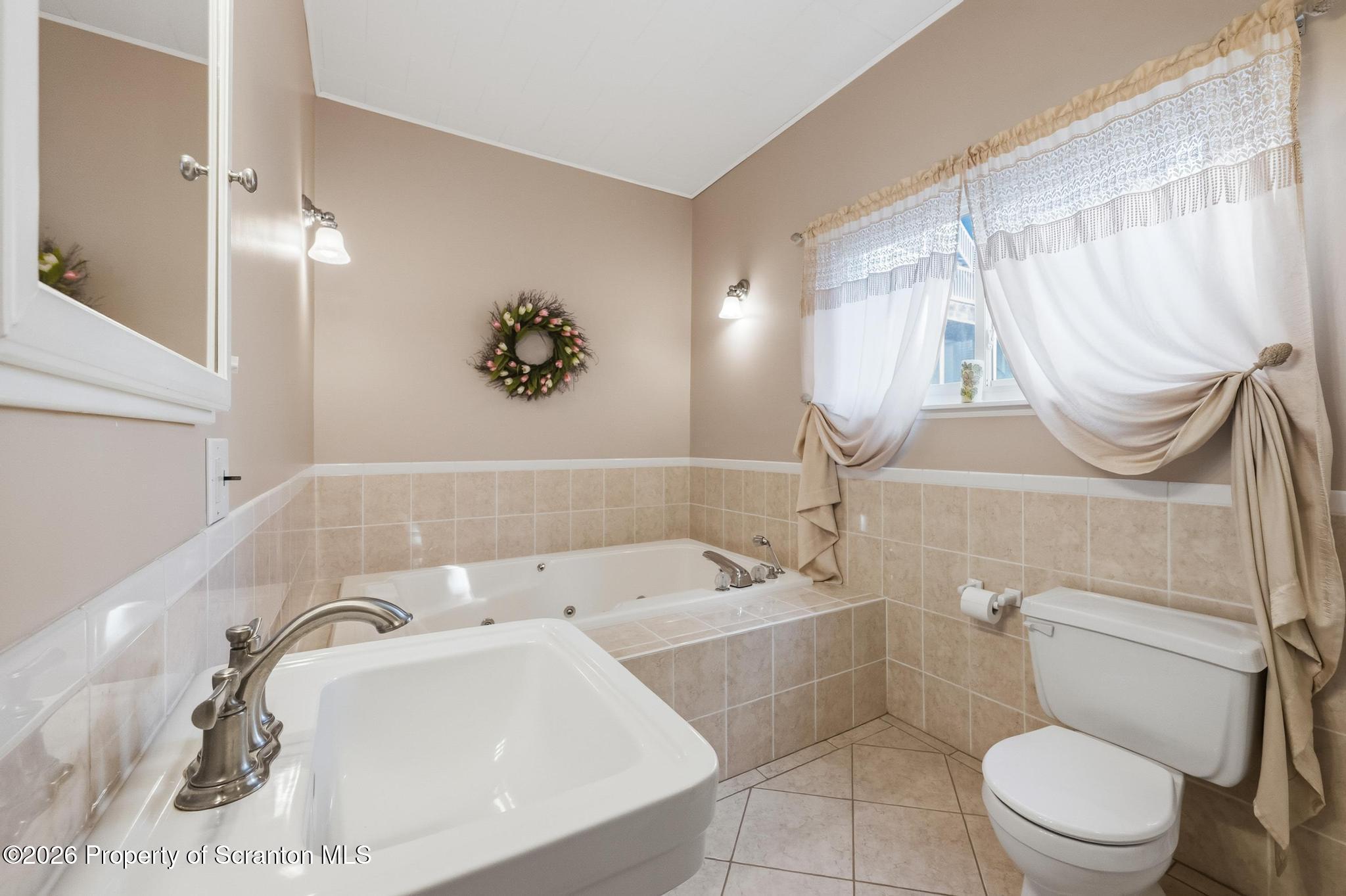 616 Myrtle Street Scranton, PA 18510 - Photo 30 of 65 a bathroom with a sink a toilet and a bathtub