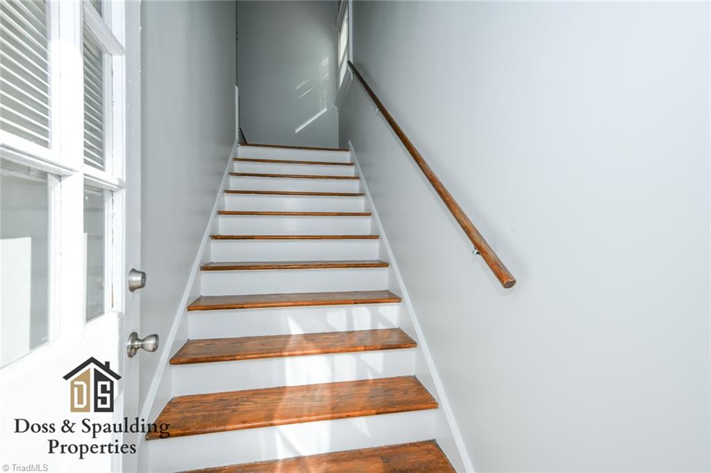 409 B Richardson Avenue High Point, NC 27262 - Photo 4 of 30