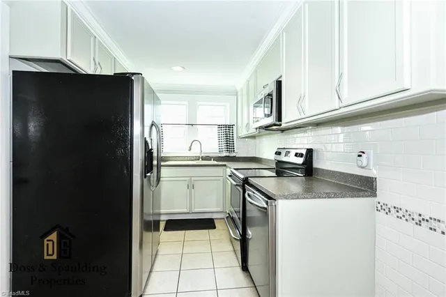 $995 | 409 B Richardson Avenue, High Point, NC 27262