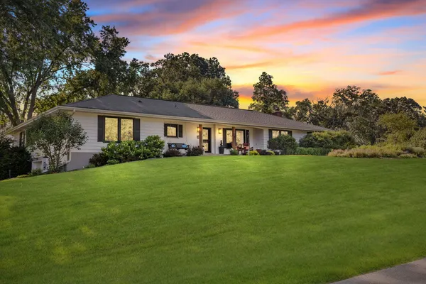 $725,000 | 6N302 Oakwood Drive, St. Charles, IL 60175