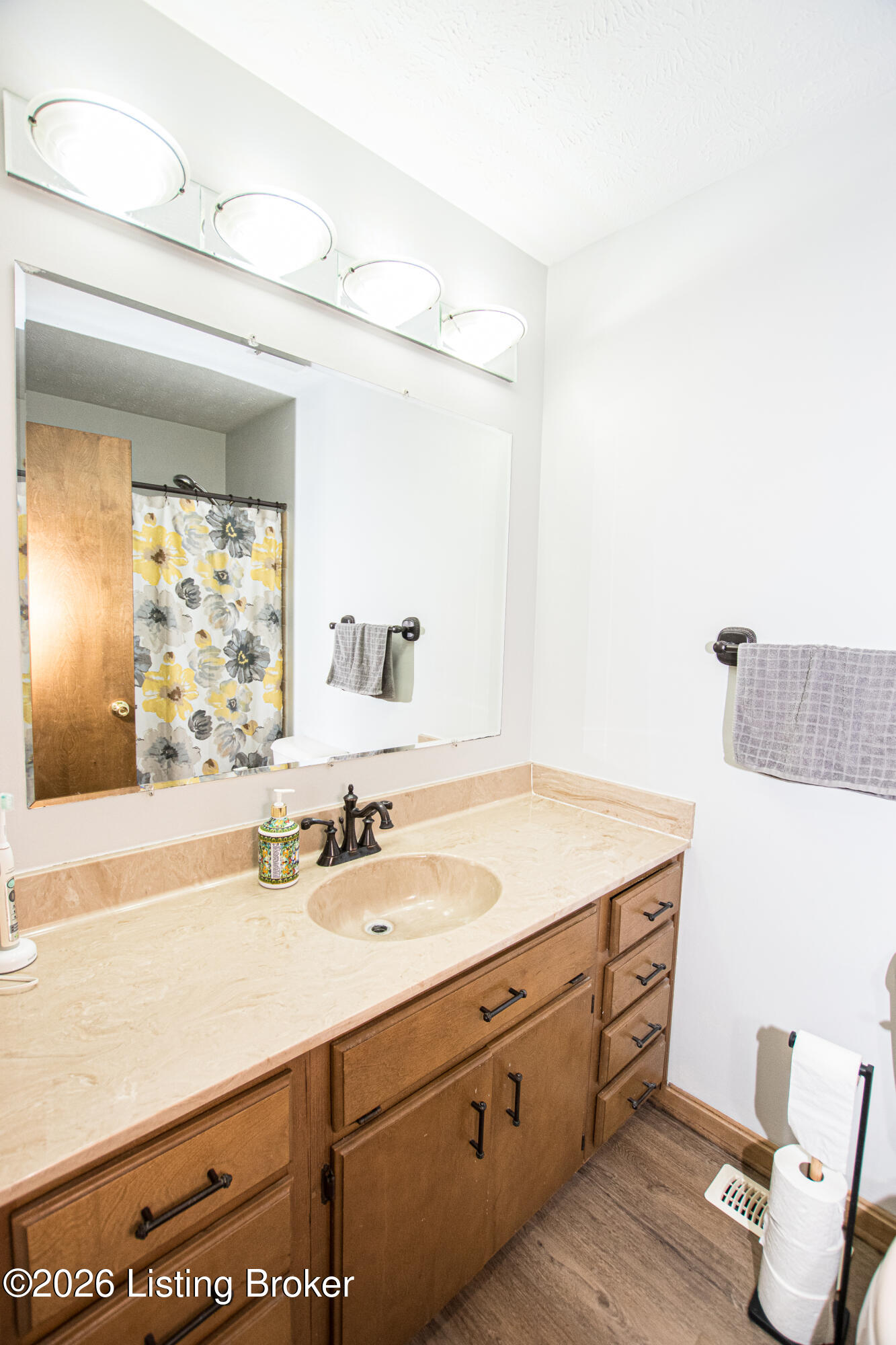 2801 Lexham Road Louisville, KY 40220 - Photo 15 of 42 .