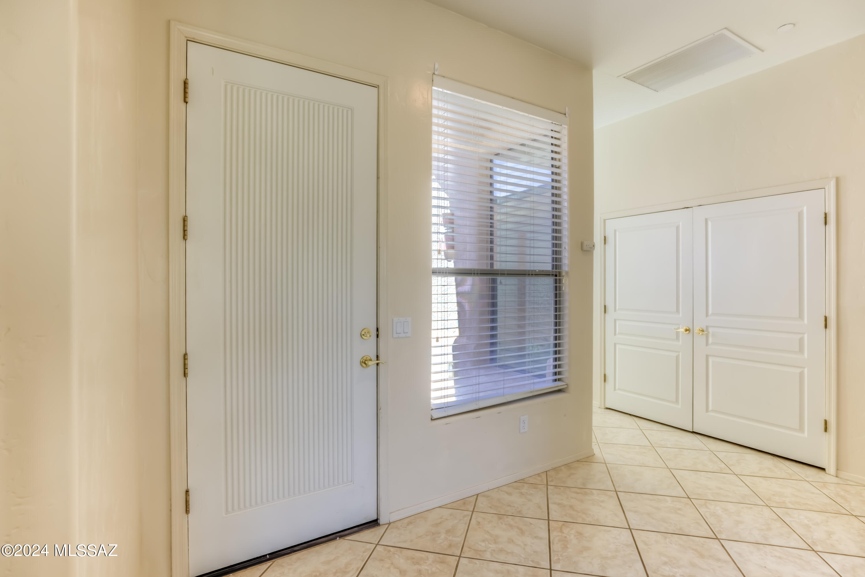 1588 West Copper Ridge Drive Tucson, AZ 85737 - Photo 4 of 36