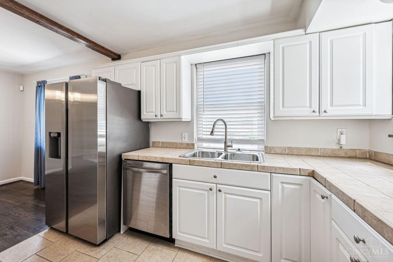 5596 Samver Road Cincinnati, OH 45239 - Photo 9 of 35