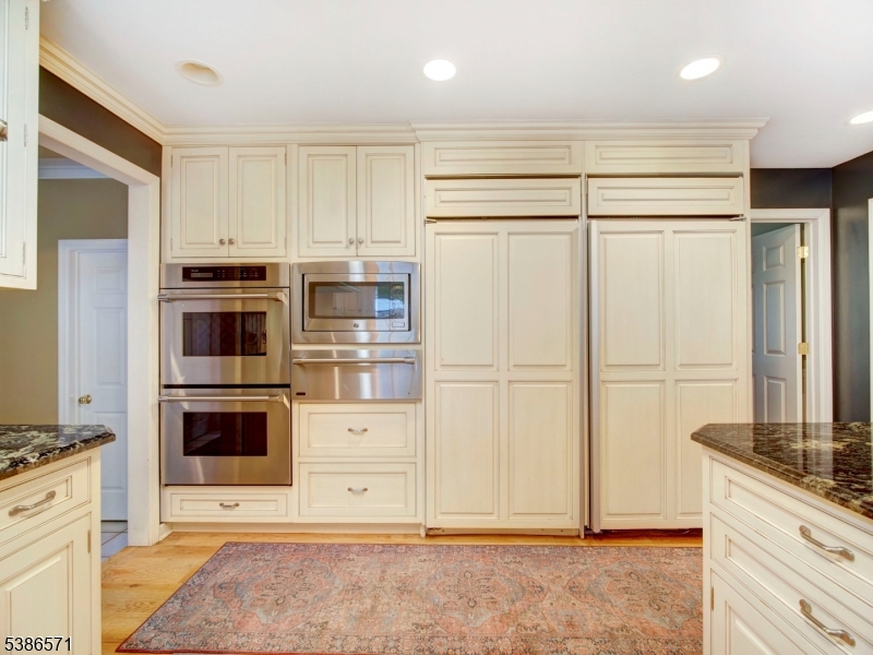 82 Roxiticus Road Far Hills, NJ 07931 - Photo 14 of 42