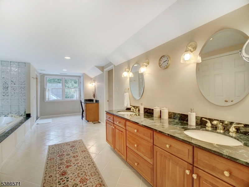 82 Roxiticus Road Far Hills, NJ 07931 - Photo 27 of 42