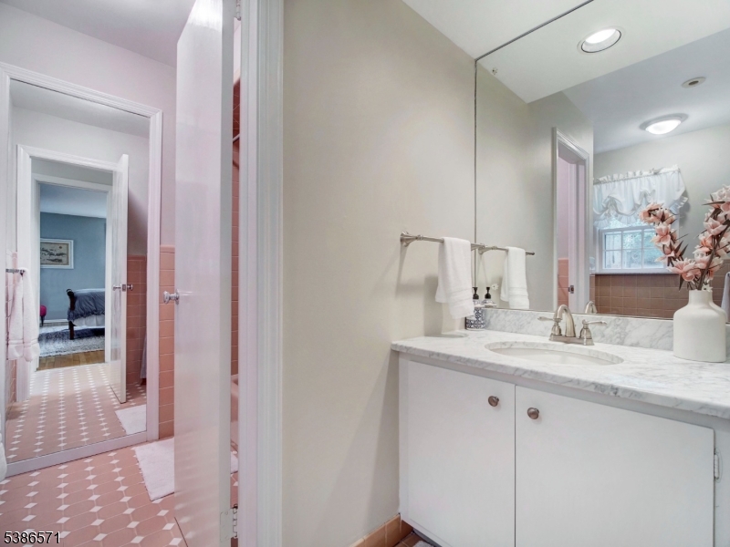 82 Roxiticus Road Far Hills, NJ 07931 - Photo 31 of 42