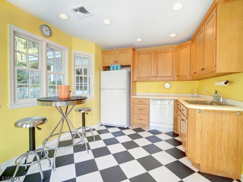 82 Roxiticus Road Far Hills, NJ 07931 - Photo 38 of 42