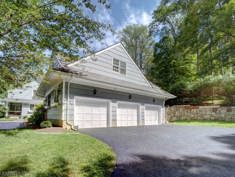 82 Roxiticus Road Far Hills, NJ 07931 - Photo 7 of 42