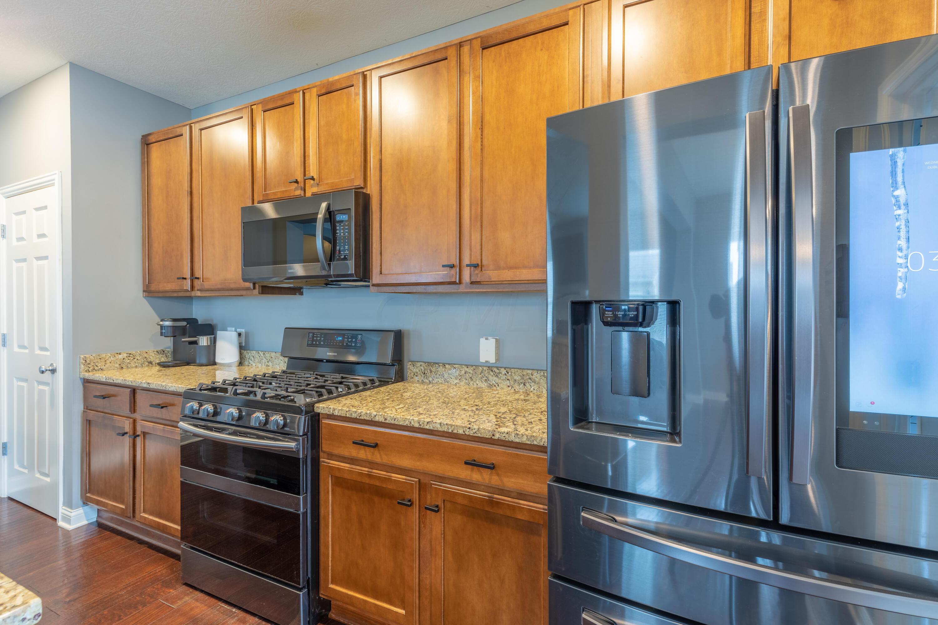 5829 Aderholt Road Dublin, OH 43016 - Photo 12 of 33 Kitchen