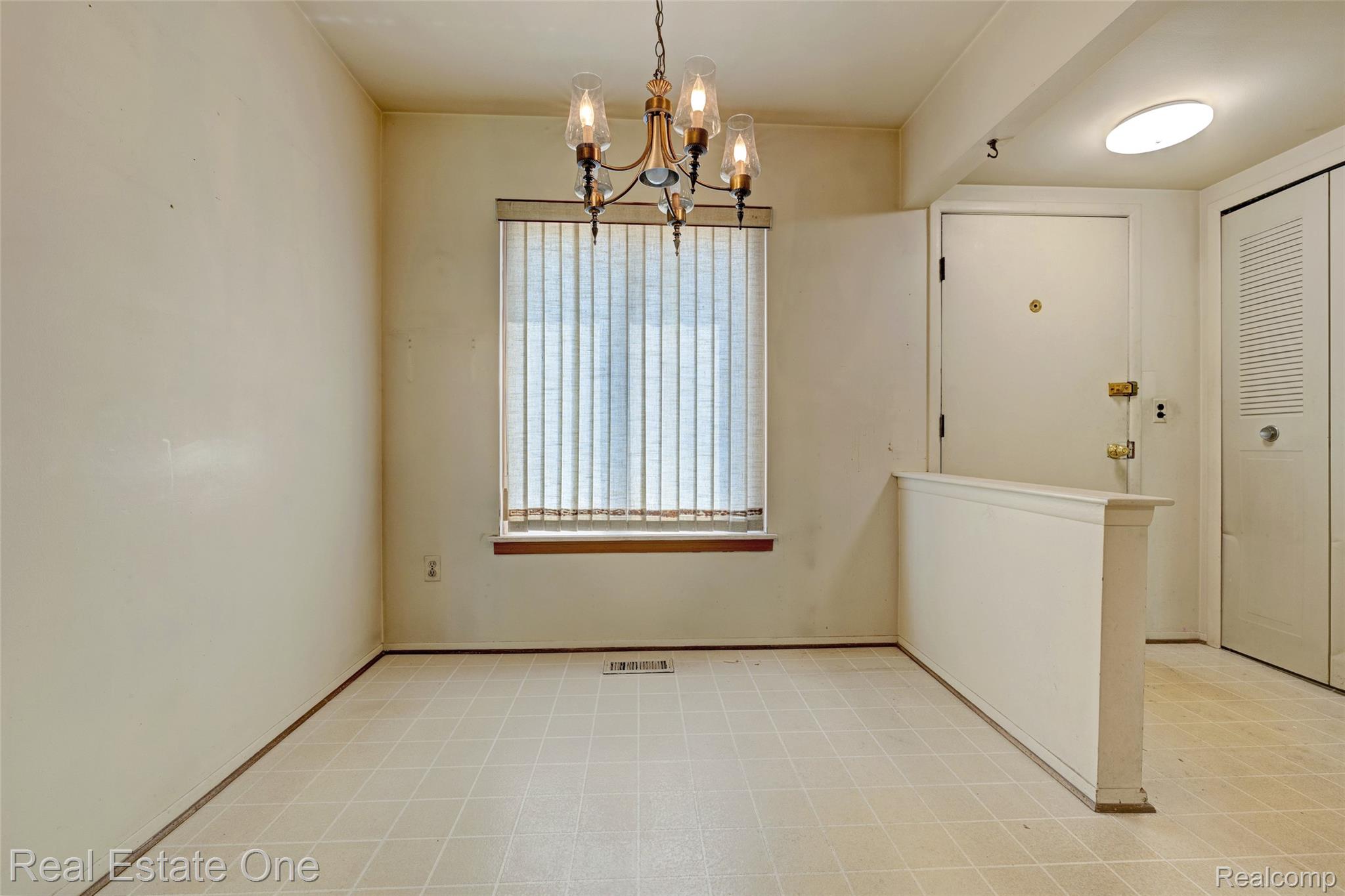 4456 15 Mile Road Sterling Heights, MI 48310 - Photo 5 of 31 5) Dining Room.jpg