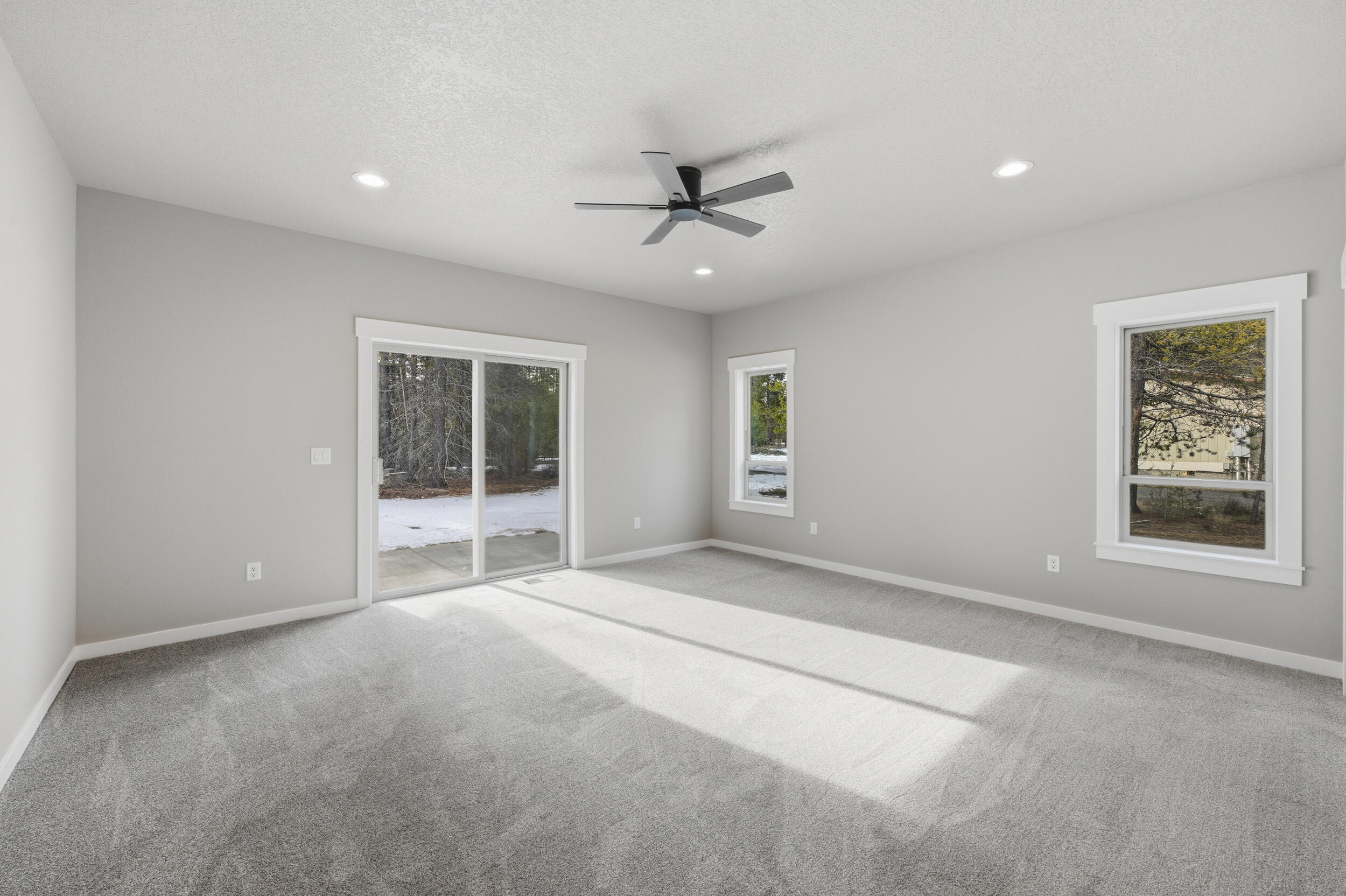 16083 Dyke Road, Unit 9 La Pine, OR 97739 - Photo 18 of 53 a view of an empty room with a window