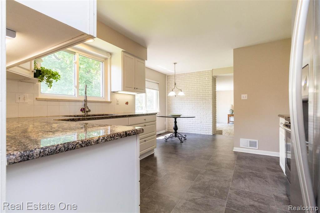 2963 West Wattles Road Troy, MI 48098 - Photo 10 of 29 Gallery Image 10