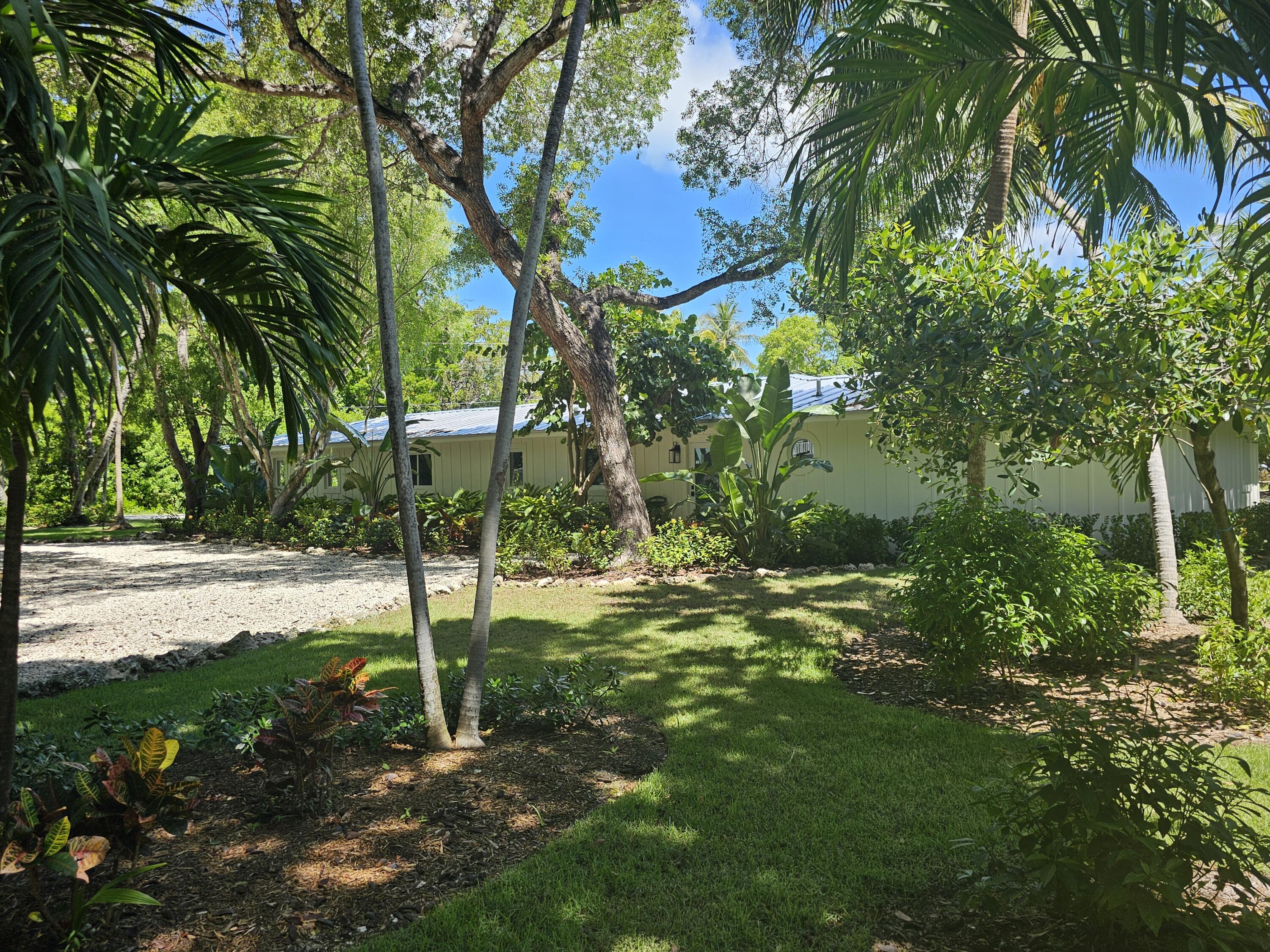 41 Sunset Road Key Largo, FL 33037 - Photo 61 of 61 Front yard