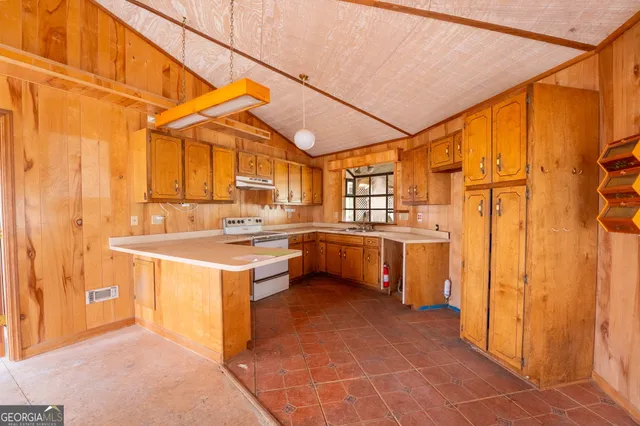 a view of a storage & utility room