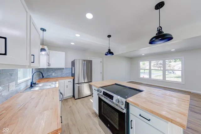 $285,000 | 227 Poplar Grove Drive, Avon, IN 46123