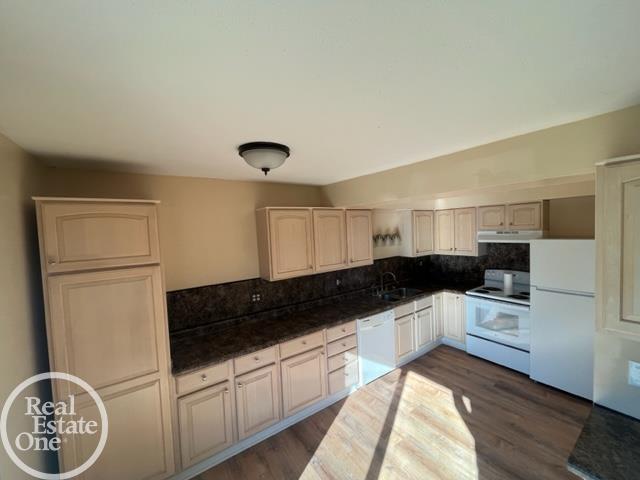 48504 Sugarbush Road New Baltimore, MI 48047 - Photo 2 of 19 50127995-1.JPG