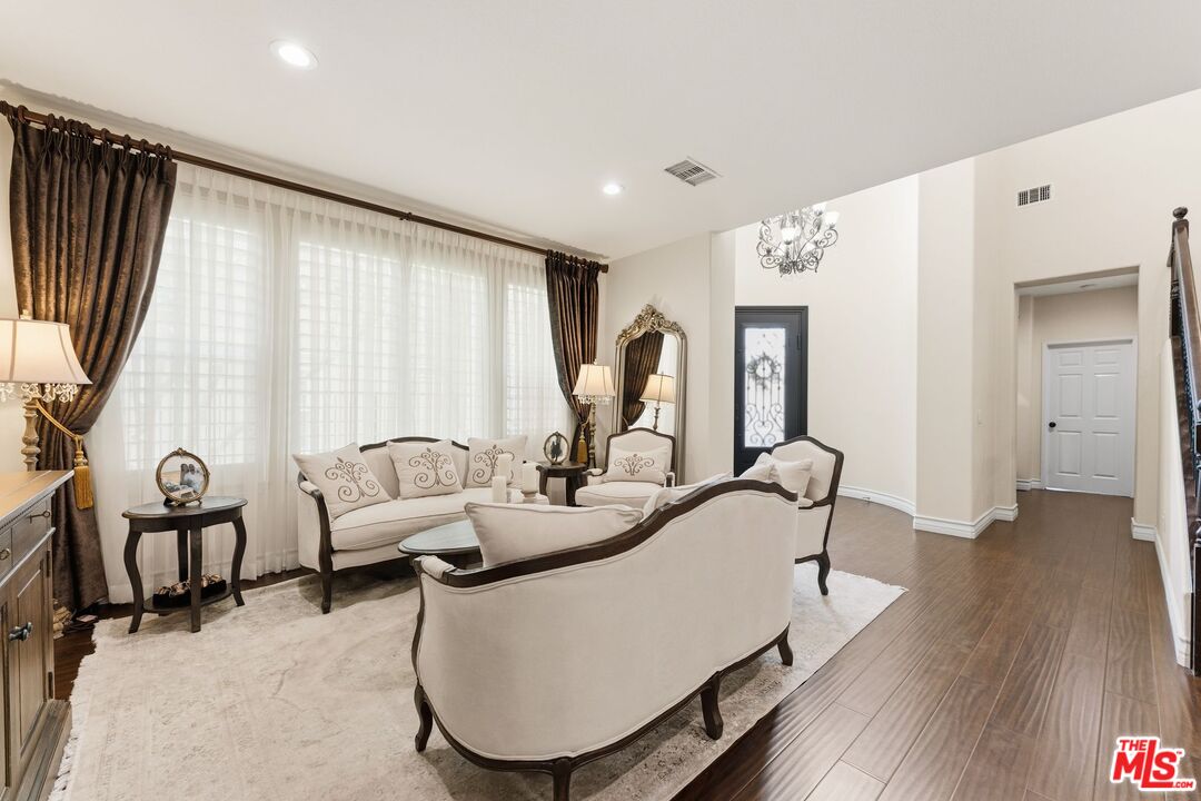 11564 Apulia Court Porter Ranch, CA 91326 - Photo 10 of 52
