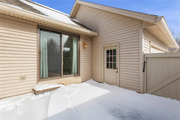 $284,900 | 32 Greenwood Park, Pittsford, NY 14534