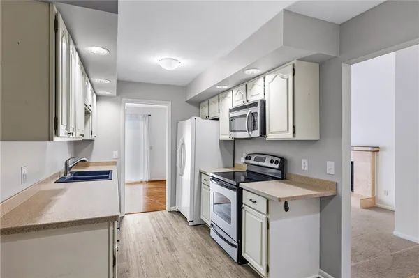 $284,900 | 32 Greenwood Park, Pittsford, NY 14534